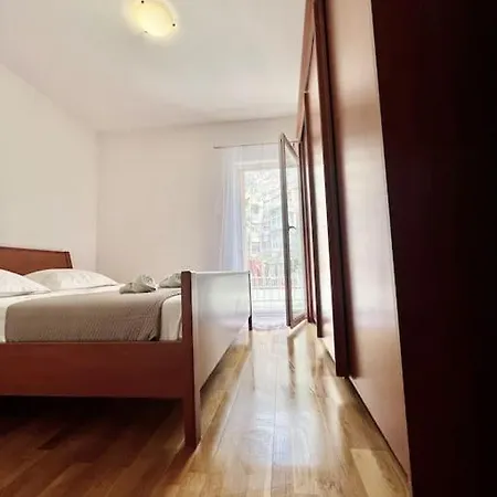 With Private Parking , Apartament Makarska