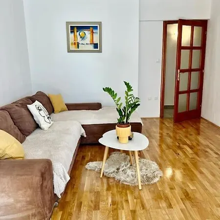 With Private Parking , Appartement Makarska