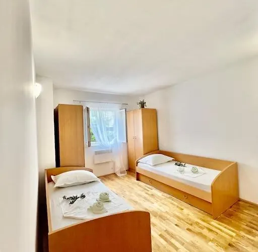 With Private Parking , Appartement