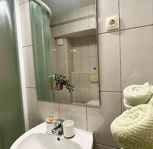 Appartement With Private Parking , Makarska