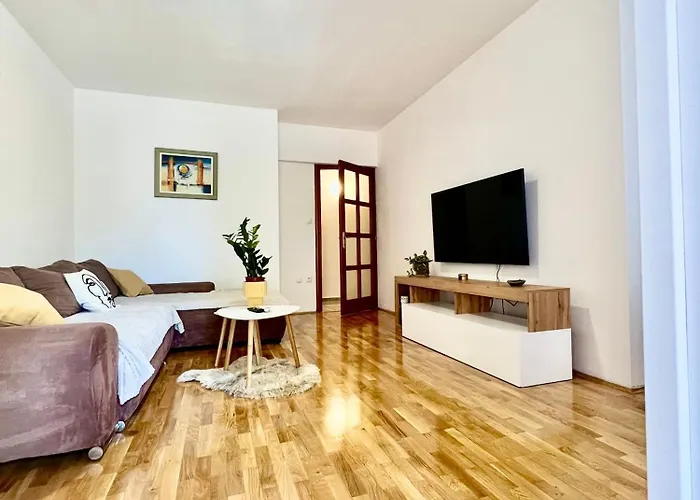 With Private Parking , Appartement