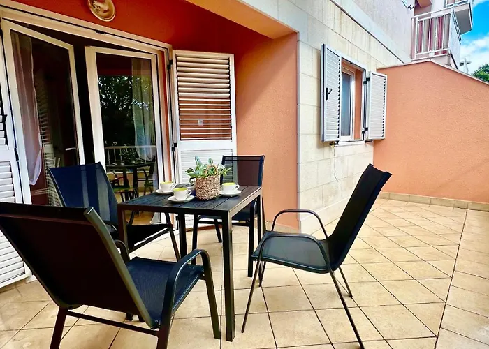 With Private Parking , Appartement